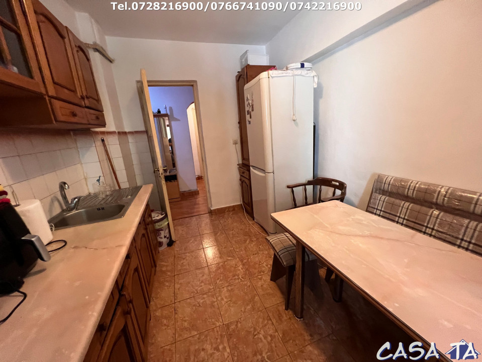 Apartament 3 camere, situat în Târgu Jiu, Str. Zambilelor