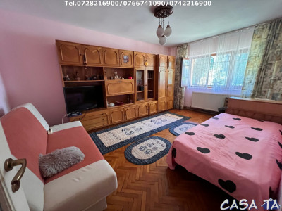 Apartament 3 camere, situat în Târgu Jiu, Str. Zambilelor
