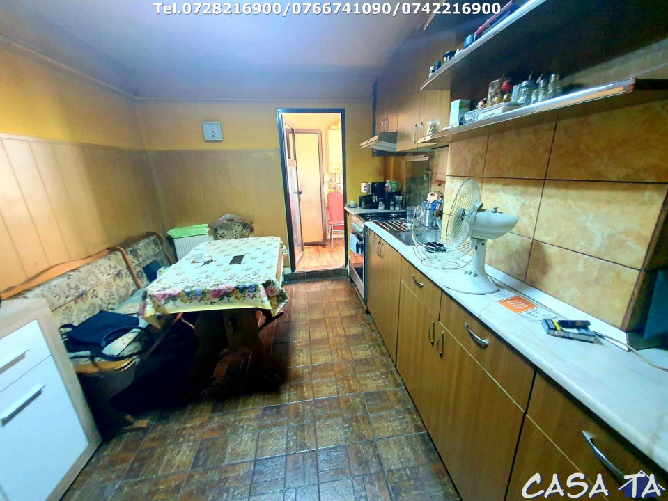 Apartament 4 camere, situat în Târgu Jiu, Str.Victoriei