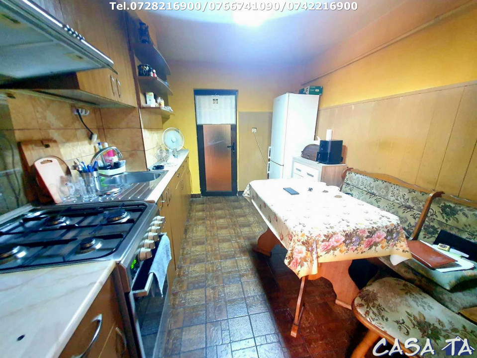 Apartament 4 camere, situat în Târgu Jiu, Str.Victoriei