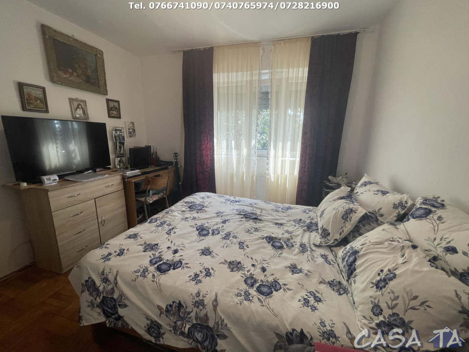 Apartament 3 Camere, Etaj 4, Strada Aleea Teilor