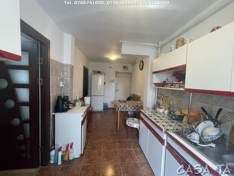 Apartament 3 Camere, Etaj 4, Strada Aleea Teilor