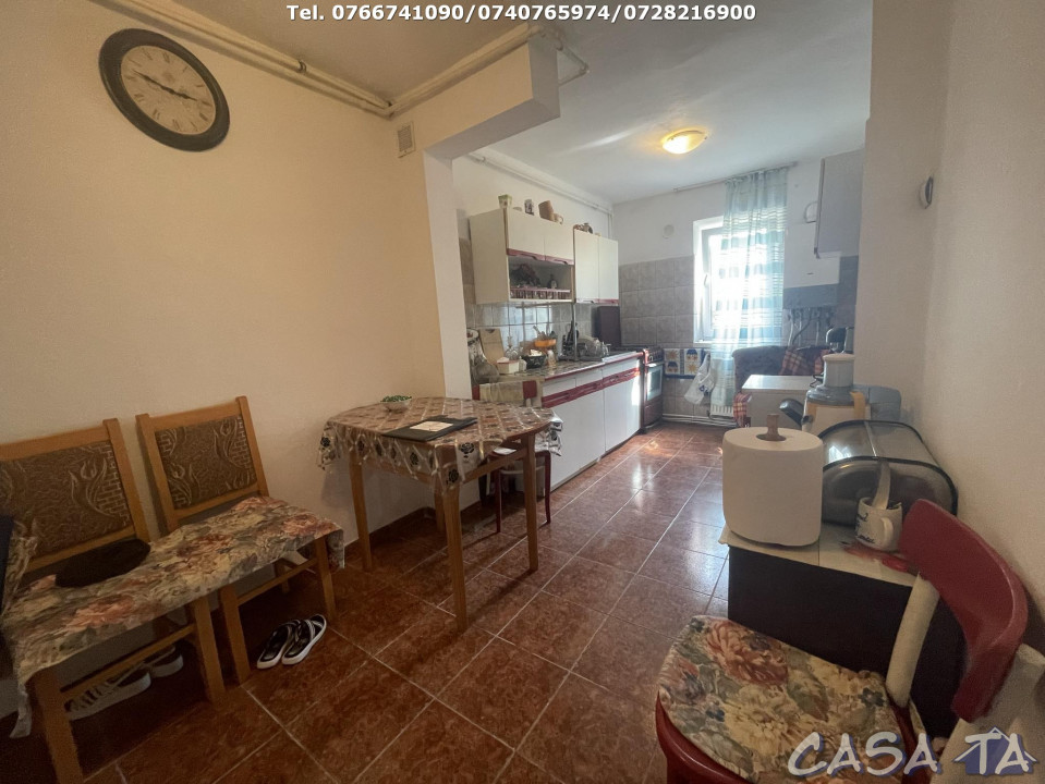 Apartament 3 Camere, Etaj 4, Strada Aleea Teilor