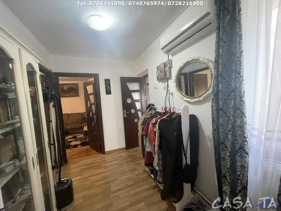 Apartament 3 Camere, Etaj 4, Strada Aleea Teilor