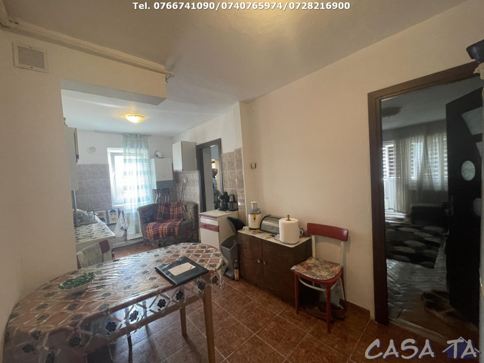 Apartament 3 Camere, Etaj 4, Strada Aleea Teilor