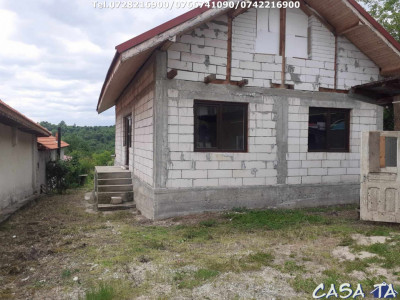 Casa P+M, situata în Balesti-Rasova 