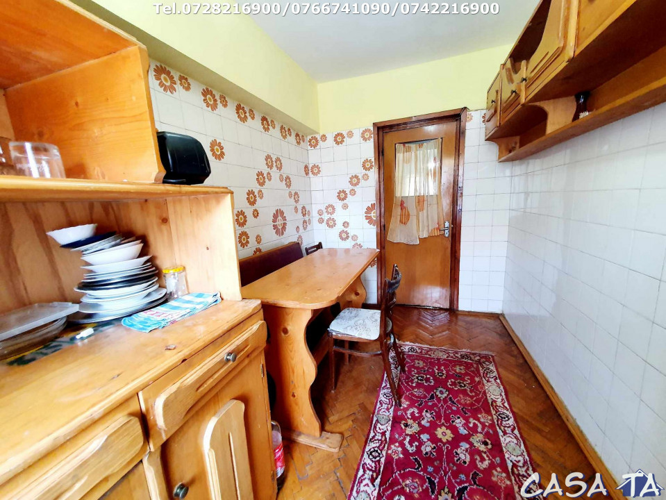 Închiriere apartament 3 camere , Strada Victoriei (Central)