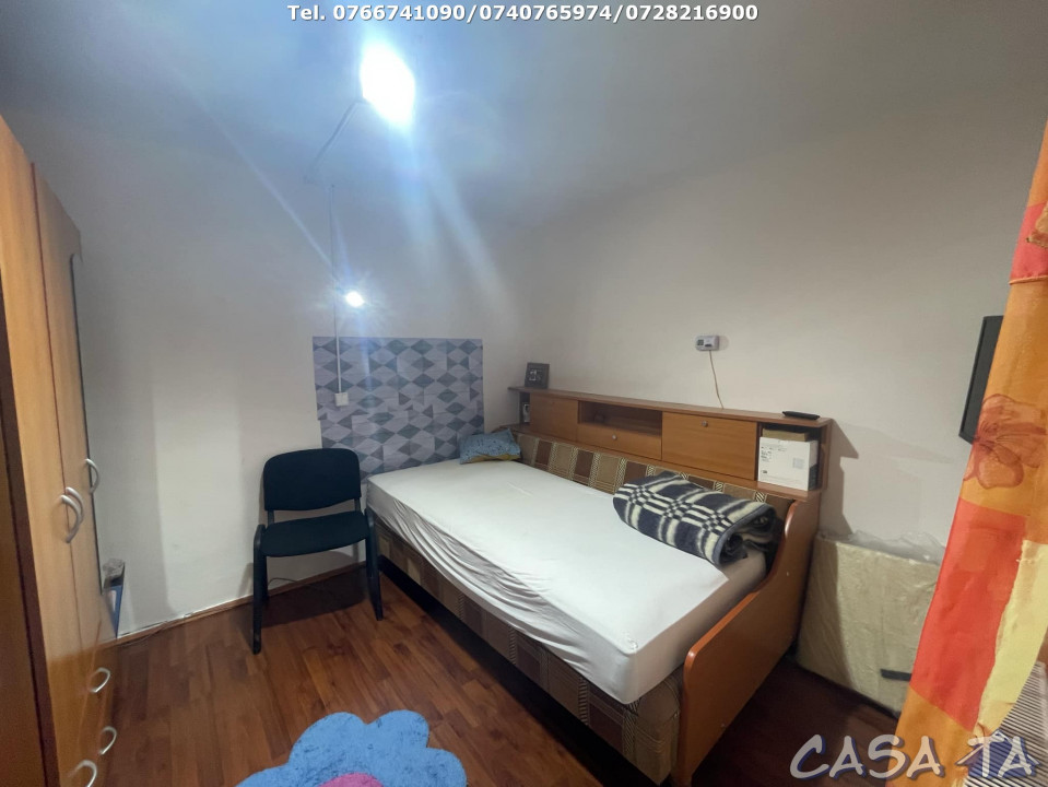 Casa 4 Camere si teren aferent (250 mp), Strada Petresti, Targu Jiu