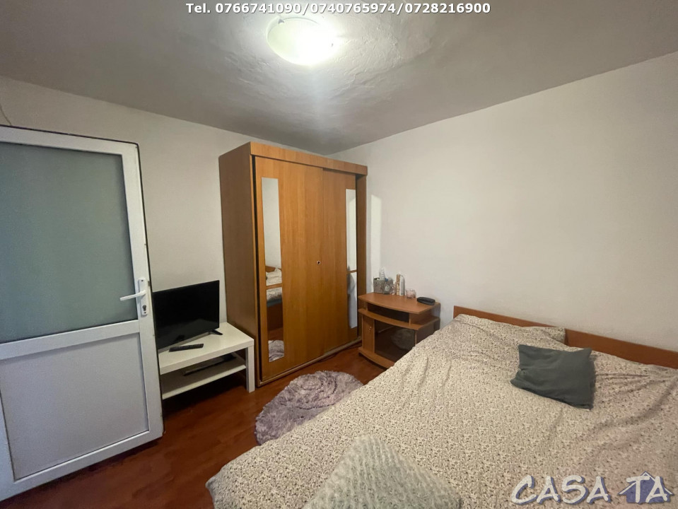 Casa 4 Camere si teren aferent (250 mp), Strada Petresti, Targu Jiu