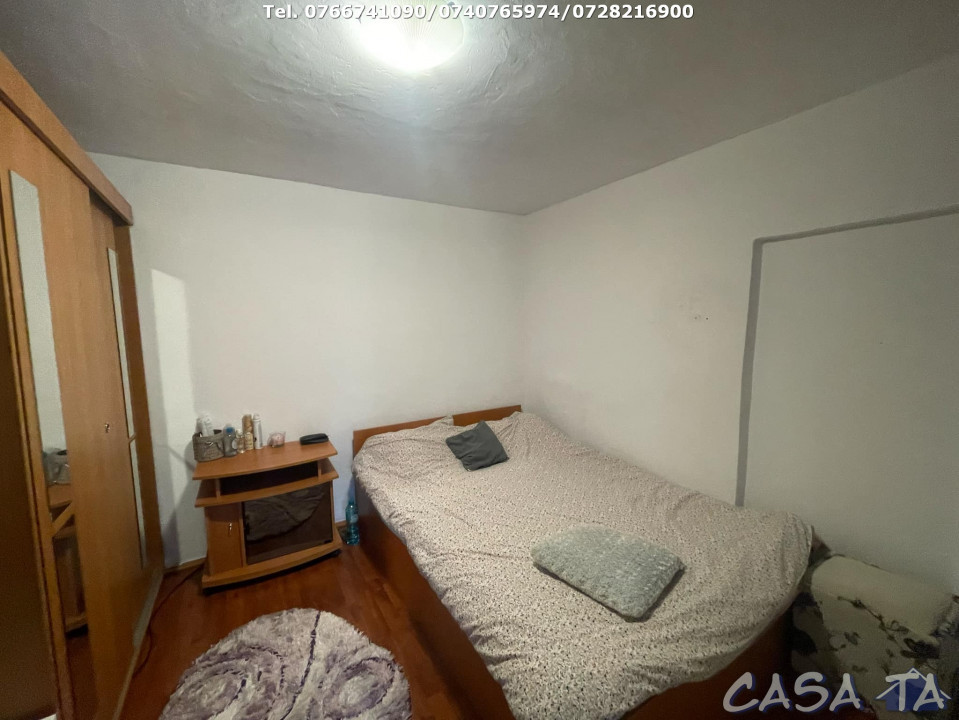 Casa 4 Camere si teren aferent (250 mp), Strada Petresti, Targu Jiu
