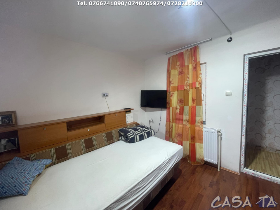 Casa 4 Camere si teren aferent (250 mp), Strada Petresti, Targu Jiu