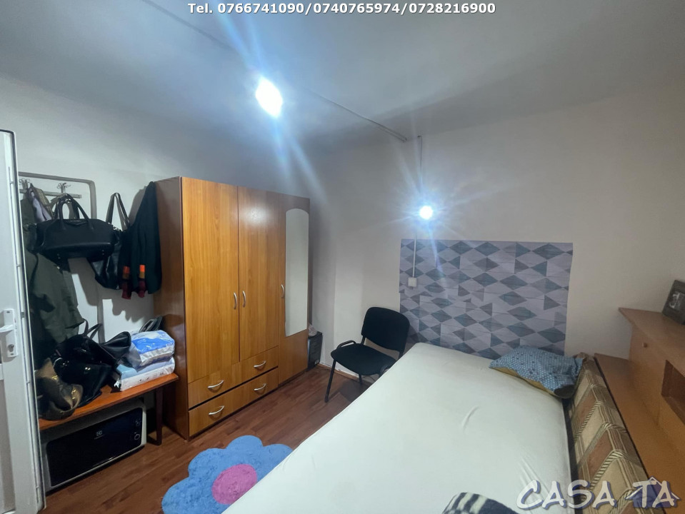 Casa 4 Camere si teren aferent (250 mp), Strada Petresti, Targu Jiu