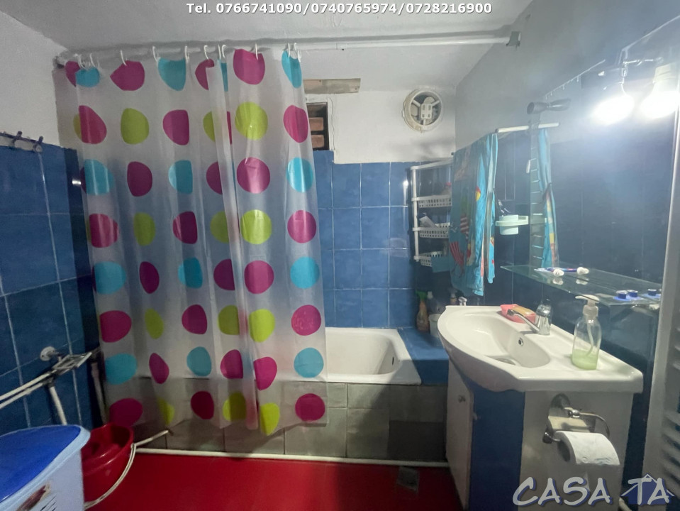 Casa 4 Camere si teren aferent (250 mp), Strada Petresti, Targu Jiu