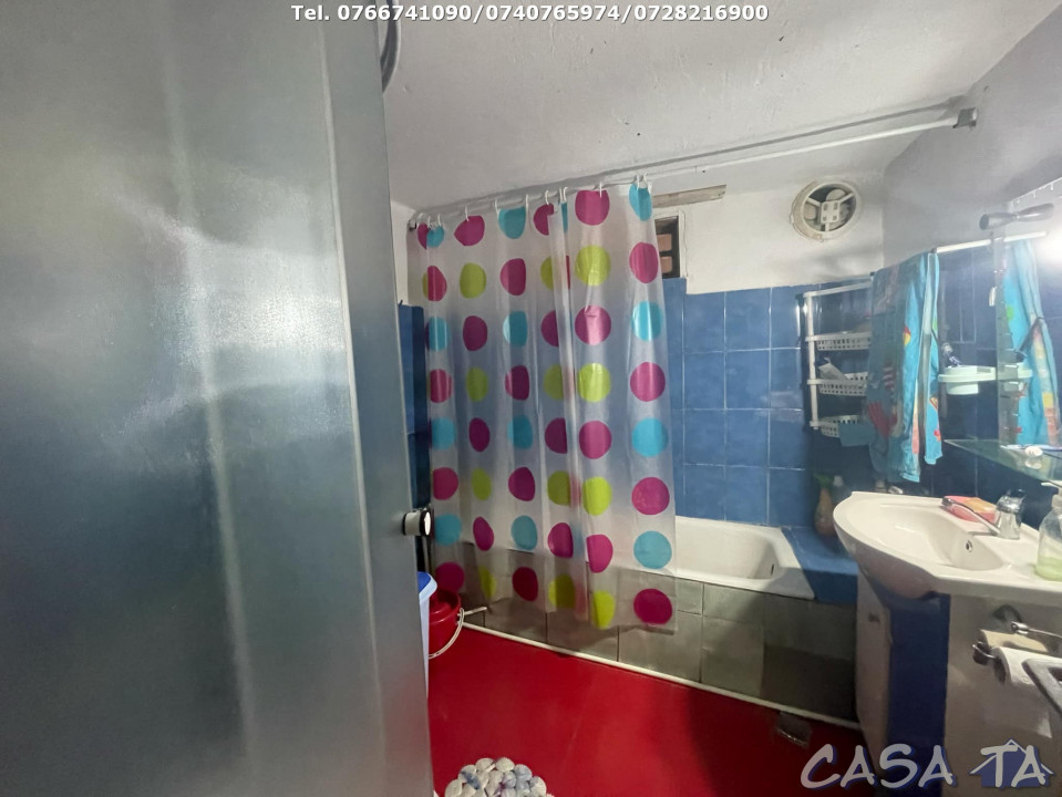 Casa 4 Camere si teren aferent (250 mp), Strada Petresti, Targu Jiu
