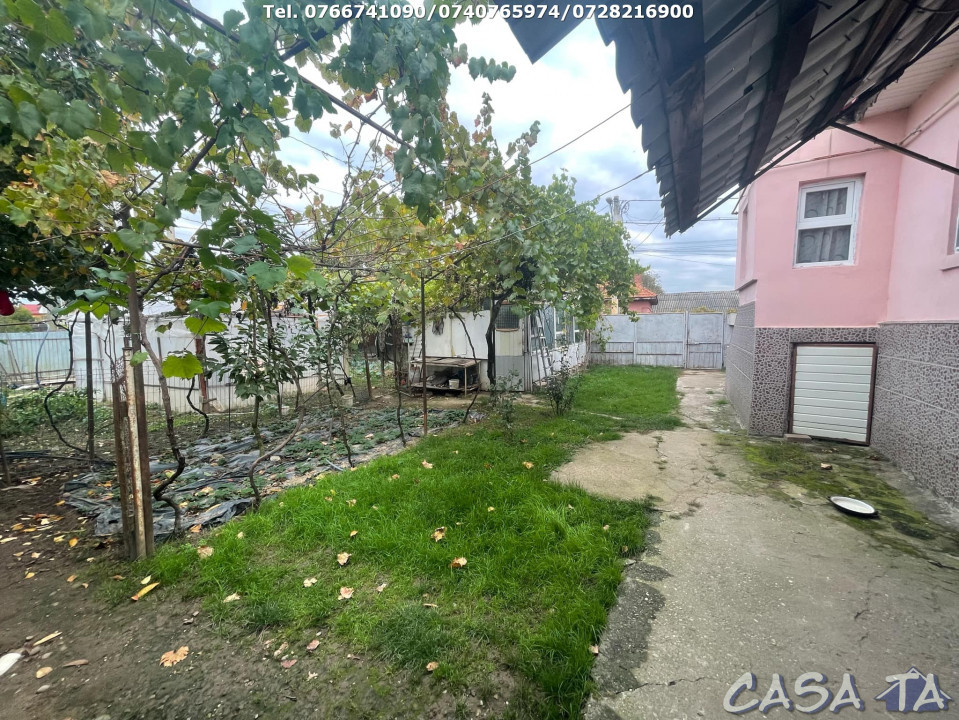 Casa 4 Camere si teren aferent (250 mp), Strada Petresti, Targu Jiu