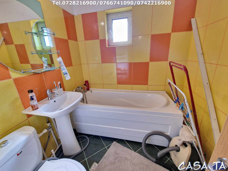 Apartament 3 camere, situat în Târgu Jiu, Str 9 Mai
