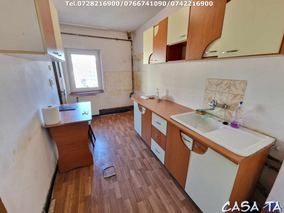 Apartament 3 camere, situat în Târgu Jiu, Str.Corneliu Coposu (Central)