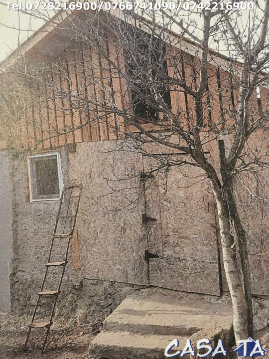 Casa+Teren aferent si Anexe, Pades