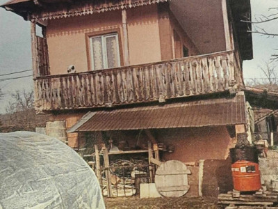 Casa+Teren aferent si Anexe, Pades