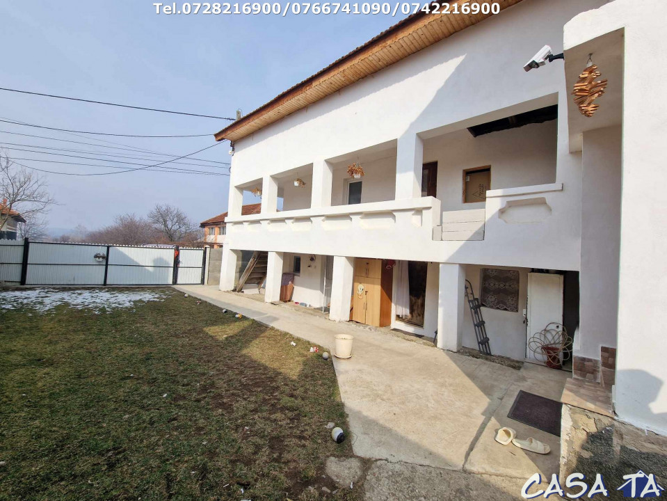 Casa P+1, situata în Curtisoara