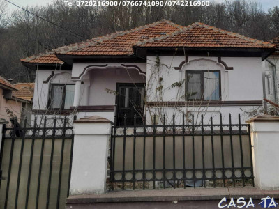 Casa situata în Oras Tismana - Isvarna