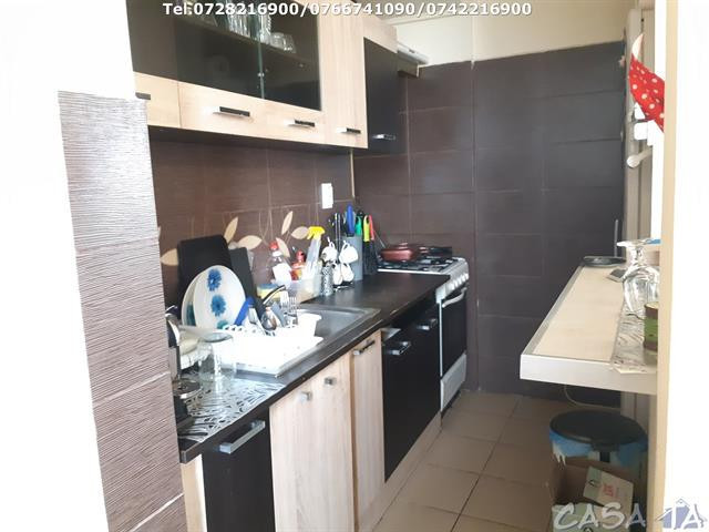 Apartament 3 camere, situat în Târgu Jiu, Str 14 Octombrie