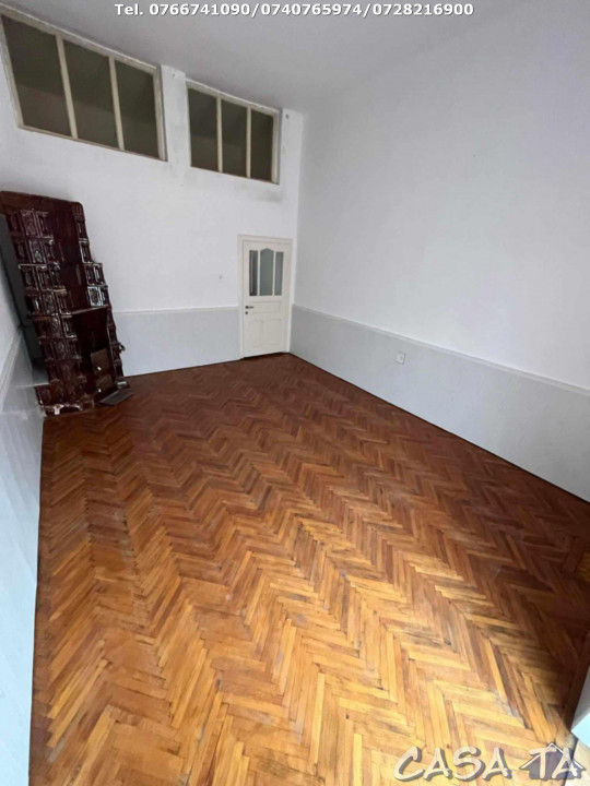 Casa 6 Camere P+1, Targu-Carbunesti