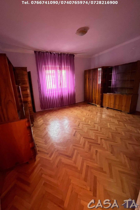 Casa 6 Camere P+1, Targu-Carbunesti