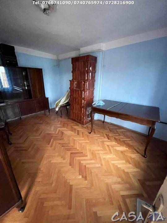 Casa 6 Camere P+1, Targu-Carbunesti