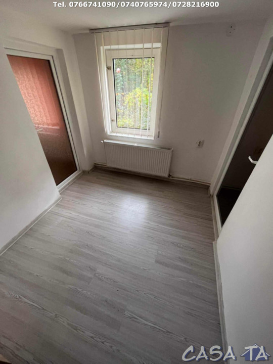 Casa 6 Camere P+1, Targu-Carbunesti