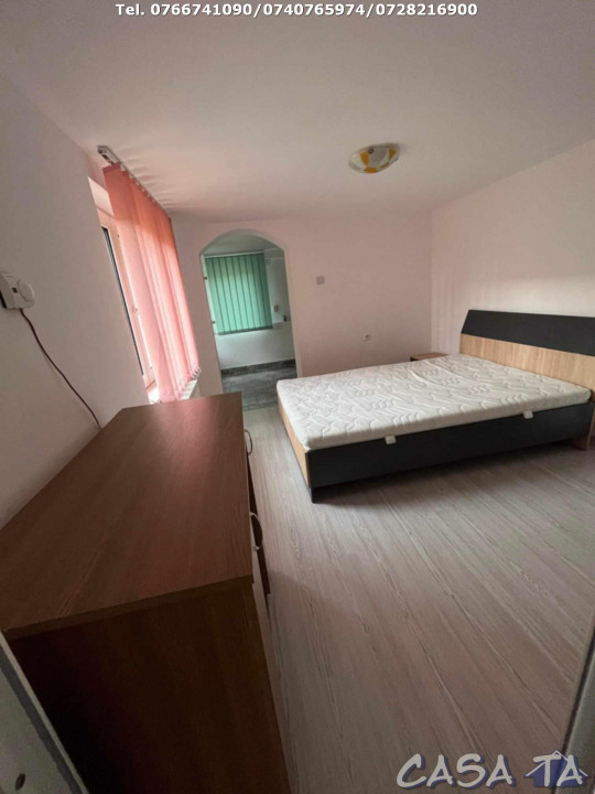 Casa 6 Camere P+1, Targu-Carbunesti
