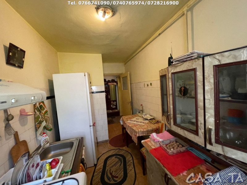 Apartament 3 Camere, Etaj 2, Strada Theodor Aman