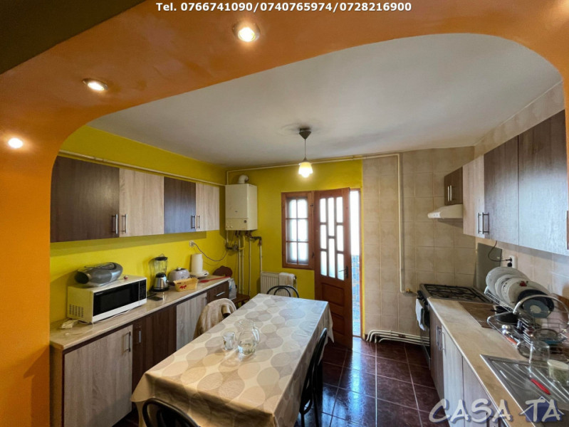 Apartament 3 Camere, Etaj 2, Strada G-ral Christian Tell
