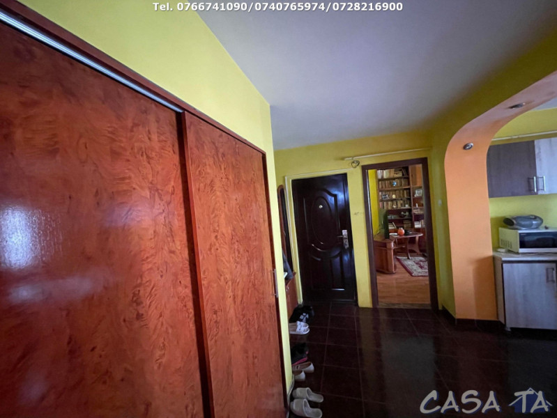Apartament 3 Camere, Etaj 2, Strada G-ral Christian Tell