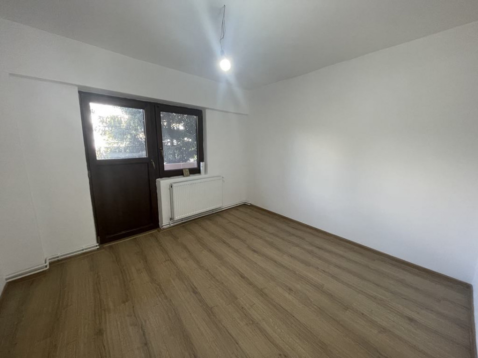 Apartament 5 Camere, Etaj 1, Zona Centrala