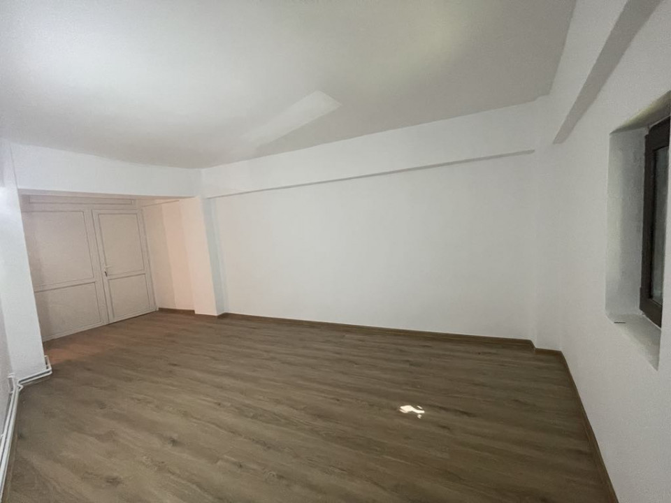 Apartament 5 Camere, Etaj 1, Zona Centrala