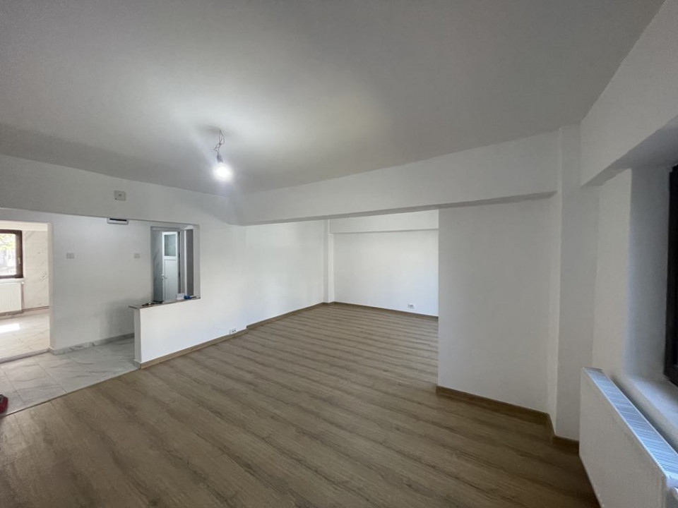 Apartament 5 Camere, Etaj 1, Zona Centrala