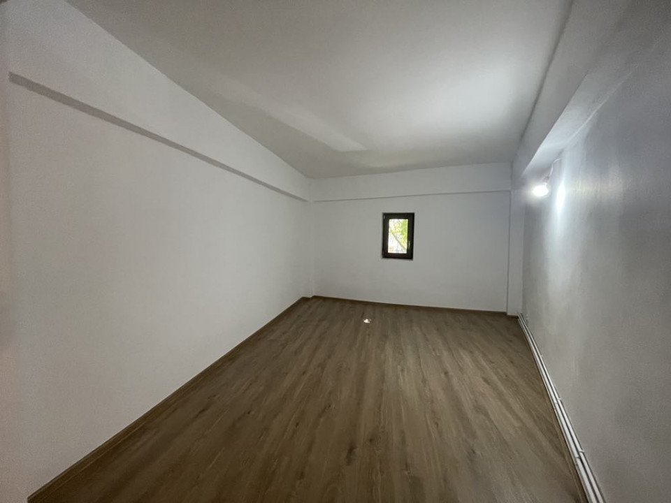 Apartament 5 Camere, Etaj 1, Zona Centrala