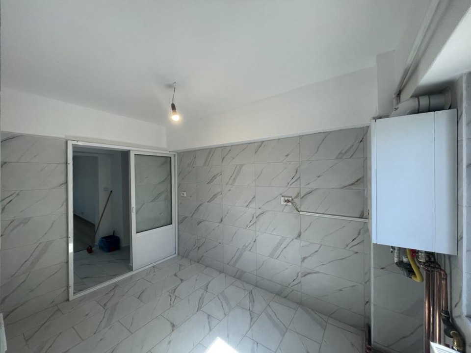 Apartament 5 Camere, Etaj 1, Zona Centrala