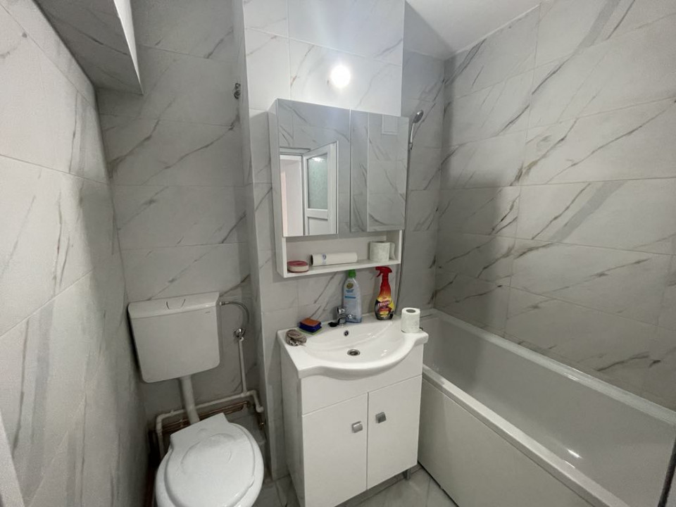 Apartament 5 Camere, Etaj 1, Zona Centrala