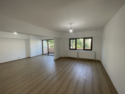 Apartament 5 Camere, Etaj 1, Zona Centrala