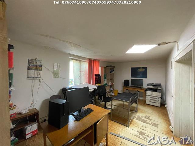 Casa + Spatiu Comercial, Targu Carbunesti